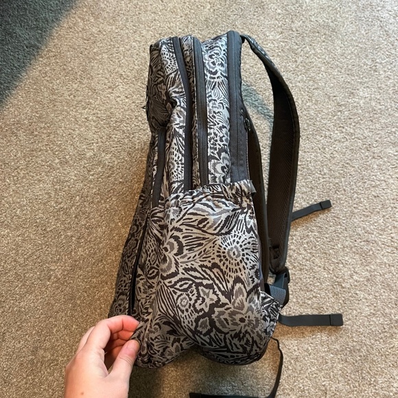 Dakine Campus Premium 28L Backpack in Petal Maze - Picture 5 of 8